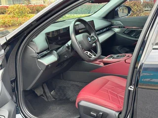 BMW 5 Series 2024 530Li Лидирующий M Спортивный костюм интерьер фото 11