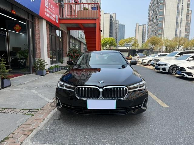 BMW 5 Series 2022 525Li Роскошный набор экстерьер фото 2