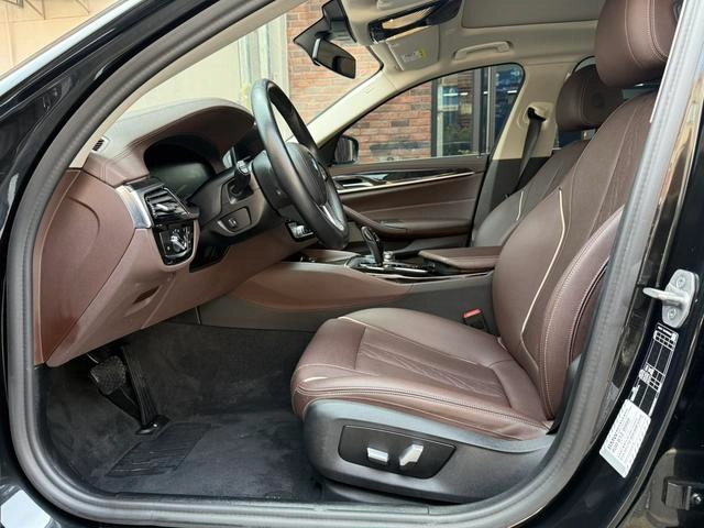 BMW 5 Series 2022 525Li Роскошный набор интерьер фото 11