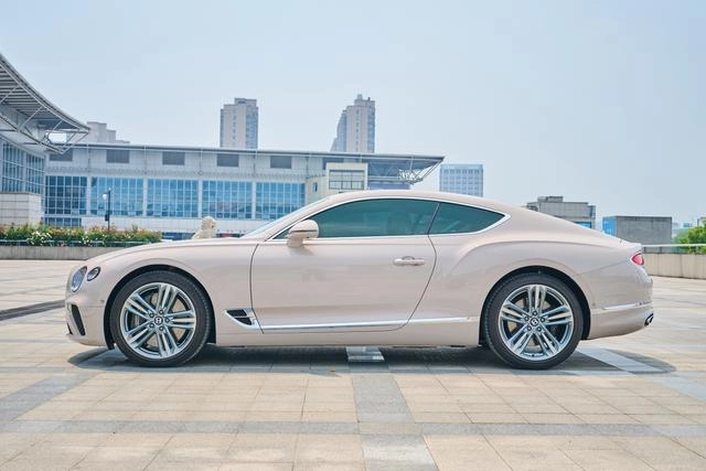 Bentley Continental 2024 4.0T GT V8 экстерьер фото 9
