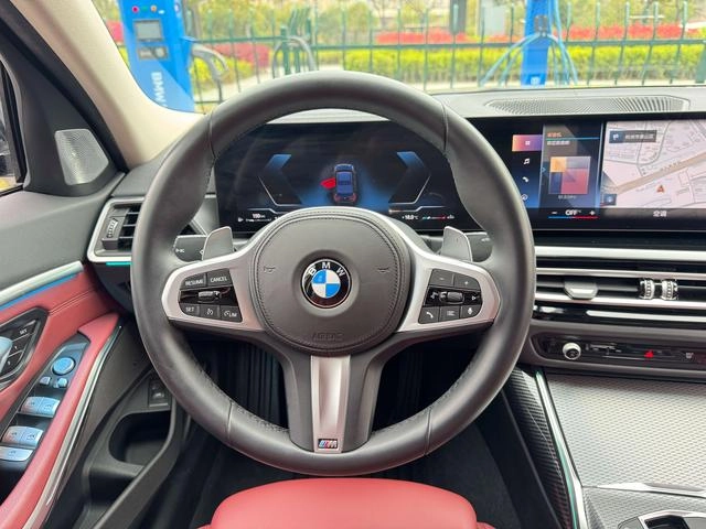 BMW 3 Series 2023 325Li M Спортивный ночной костюм интерьер фото 9