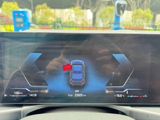 BMW 3 Series 2023 325Li M Спортивный ночной костюм интерьер фото 12