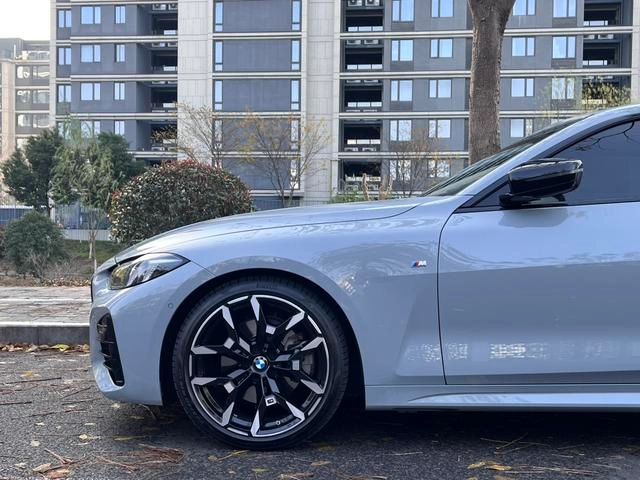 BMW 4 Series 2024 430i M Спортивный ночной костюм интерьер фото 15