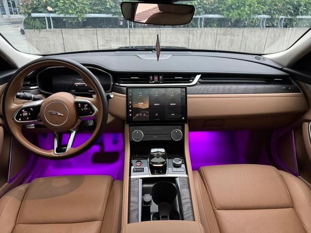 Jaguar XFL 2024 2.0T P250 Наслаждайтесь роскошным изданием с двумя приводами интерьер фото 11