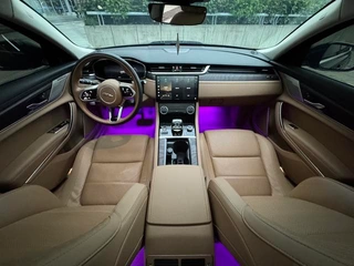 Jaguar XFL 2024 2.0T P250 Наслаждайтесь роскошным изданием с двумя приводами интерьер фото 13