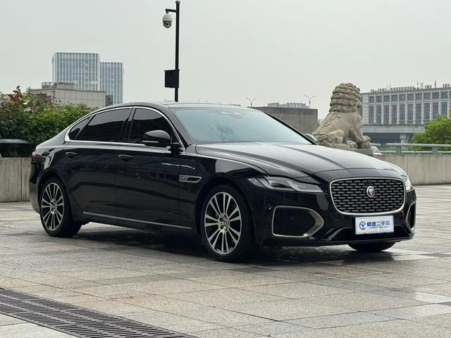 Jaguar XFL 2024 2.0T P250 Наслаждайтесь роскошным изданием с двумя приводами интерьер фото 16