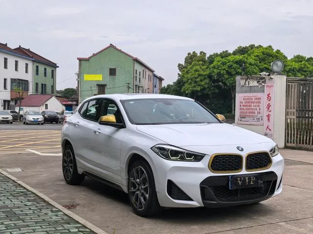BMW X2 2023 sDrive25i Obsidian Yi Edition exterior photo 3