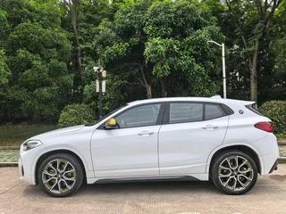 BMW X2 2023 sDrive25i Obsidian Yi Edition interior photo 7
