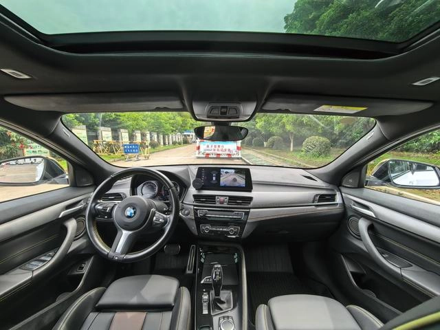 BMW X2 2023 sDrive25i Obsidian Yi Edition interior photo 8