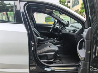BMW X2 2023 sDrive25i Obsidian Yi Edition interior photo 9