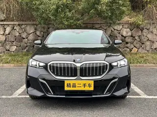 BMW 5 Series 2025 Mise à jour 530Li Type de luxe M Ensemble de sport extérieur photo 2