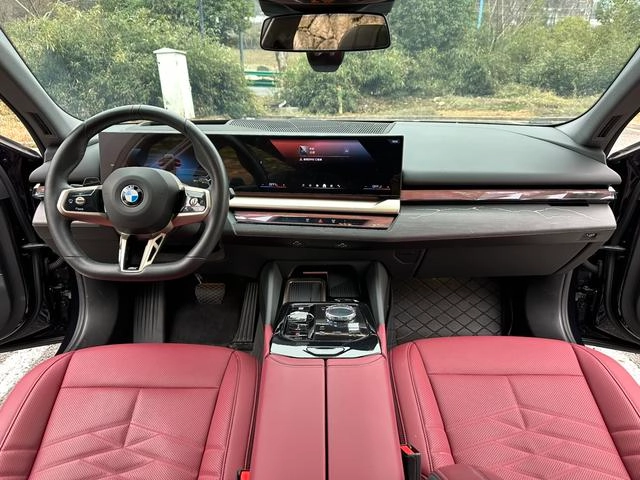 BMW 5 Series 2025 Mise à jour 530Li Type de luxe M Ensemble de sport intérieur photo 14