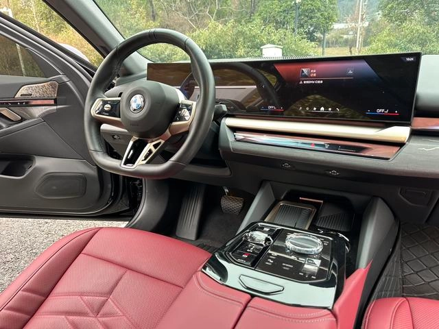 BMW 5 Series 2025 Mise à jour 530Li Type de luxe M Ensemble de sport intérieur photo 16