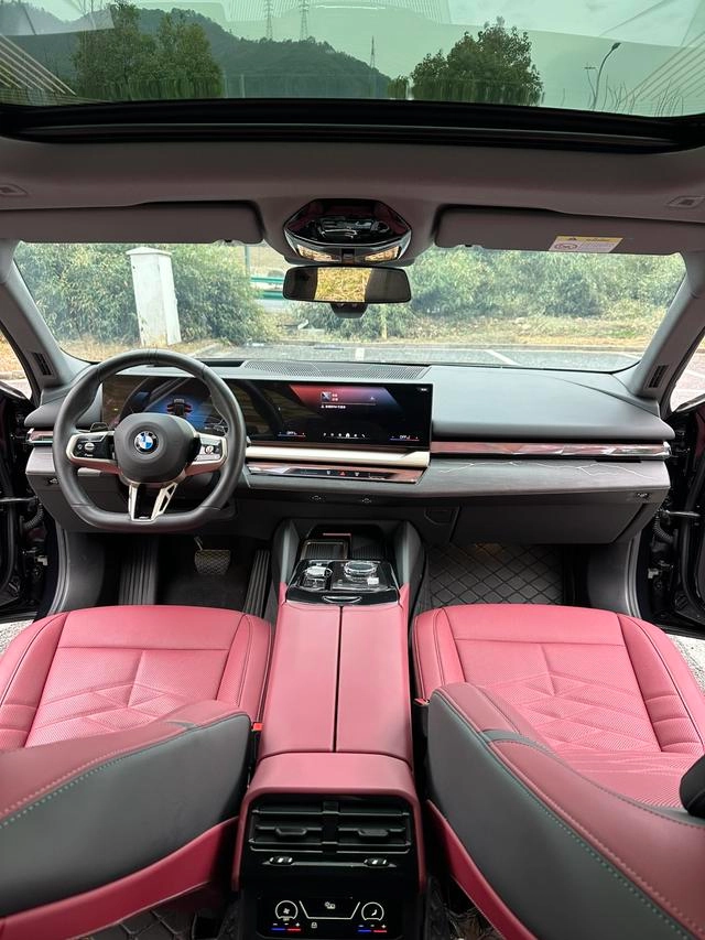 BMW 5 Series 2025 Mise à jour 530Li Type de luxe M Ensemble de sport intérieur photo 17