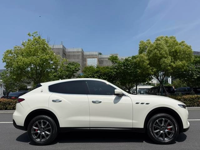 Maserati Levante 2021 3.0T Standard Edition interior photo 6