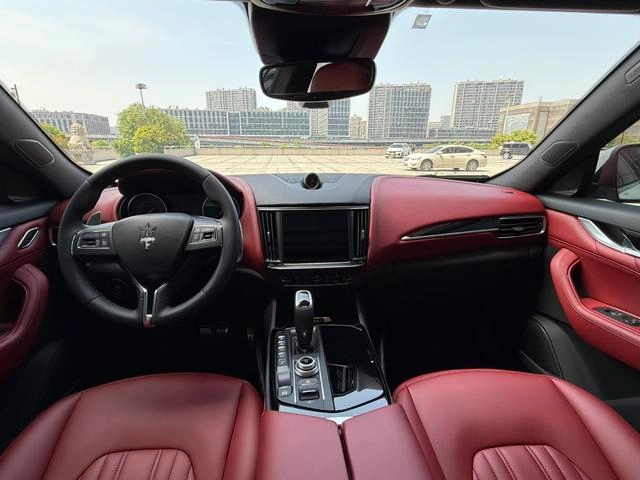 Maserati Levante 2021 3.0T Standard Edition interior photo 9