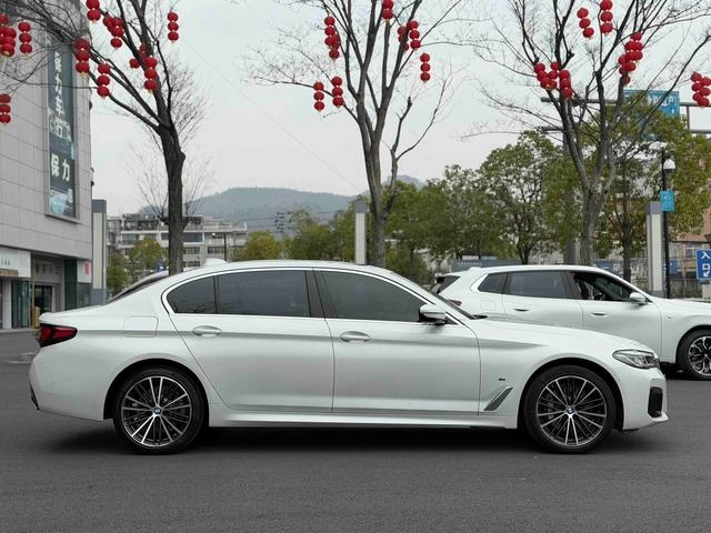 BMW 5 Series 2022 Reforma 530Li Líder M Conjunto deportivo exterior foto 6