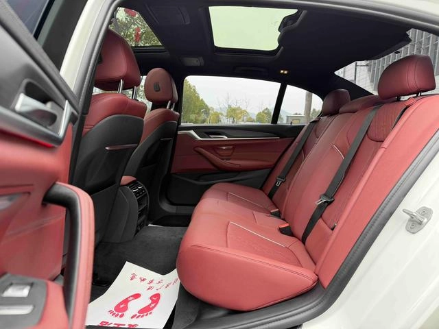 BMW 5 Series 2022 Reforma 530Li Líder M Conjunto deportivo interior foto 10