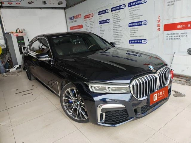 BMW 7 Series 2021 740Li Leading Type M Sports suit exterior photo 3