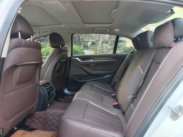 BMW 5 Series 2021 530Li Leader Ensemble de luxe intérieur photo 10