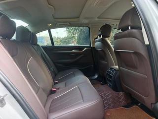 BMW 5 Series 2021 530Li Leader Ensemble de luxe intérieur photo 13