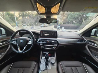 BMW 5 Series 2021 530Li Leader Ensemble de luxe intérieur photo 14