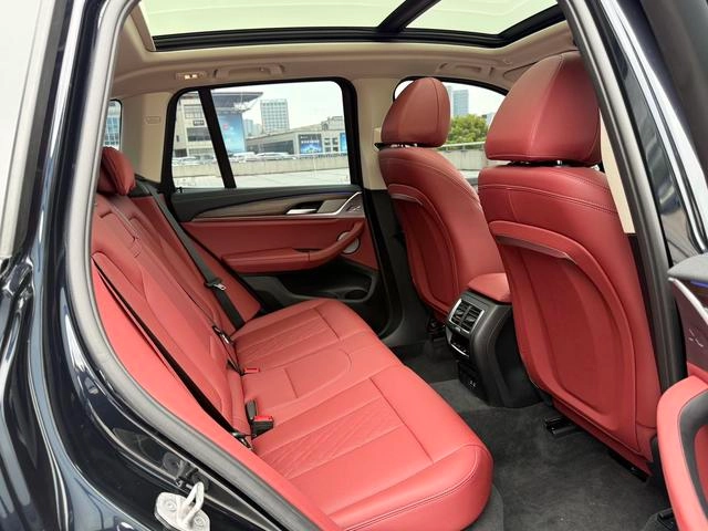 BMW X3 2023 xDrive30i Leading Type M Obsidian Night Suit interior photo 11