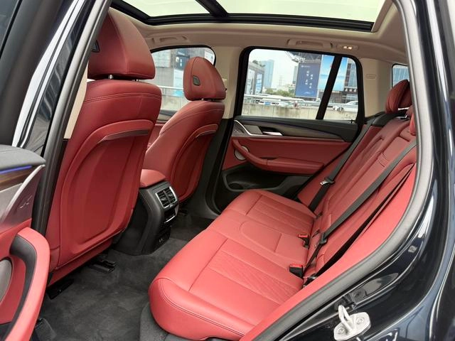 BMW X3 2023 xDrive30i Leading Type M Obsidian Night Suit interior photo 12