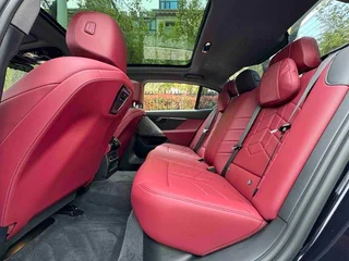 BMW 5 Series 2025 530Li Líder M Conjunto deportivo interior foto 11 BMW 5 Series 2025 530Li Líder M Conjunto deportivo interior foto 11