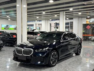 BMW 5 Series 2026 530Li Leading Type M Sports suit exterior photo 1
