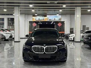 BMW 5 Series 2026 530Li Leading Type M Sports suit exterior photo 2
