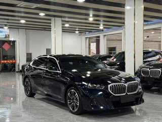 BMW 5 Series 2026 530Li Leading Type M Sports suit exterior photo 3