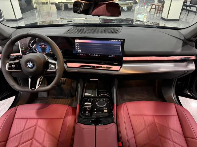 BMW 5 Series 2026 530Li Leading Type M Sports suit exterior photo 6