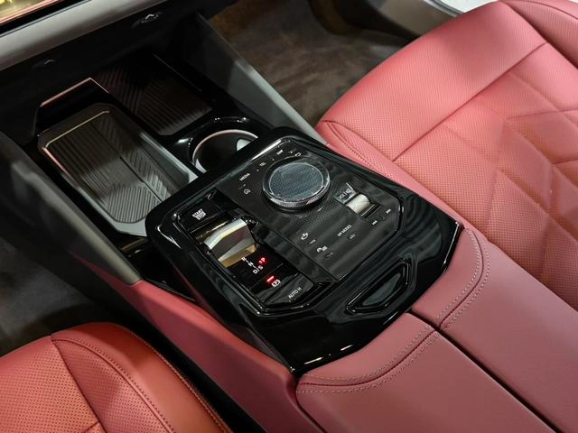 BMW 5 Series 2026 530Li Leading Type M Sports suit interior photo 8