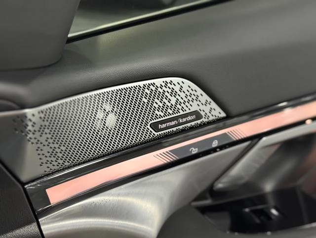 BMW 5 Series 2026 530Li Leading Type M Sports suit interior photo 10