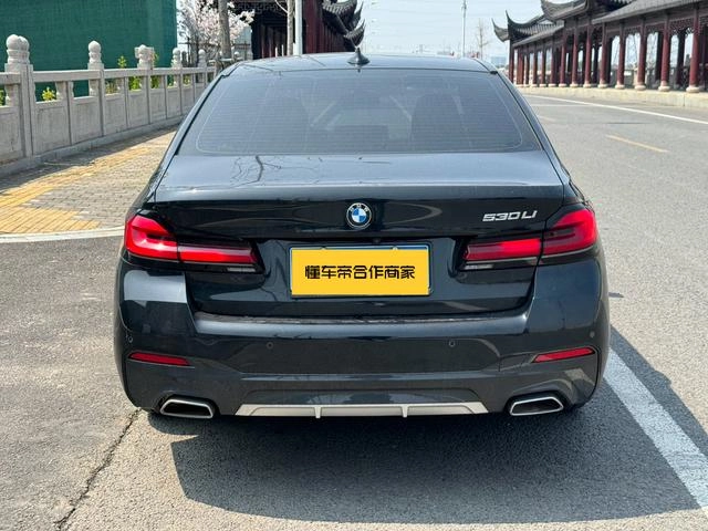 BMW 5 Series 2023 530Li Premium Class Luxury Set exterior photo 4