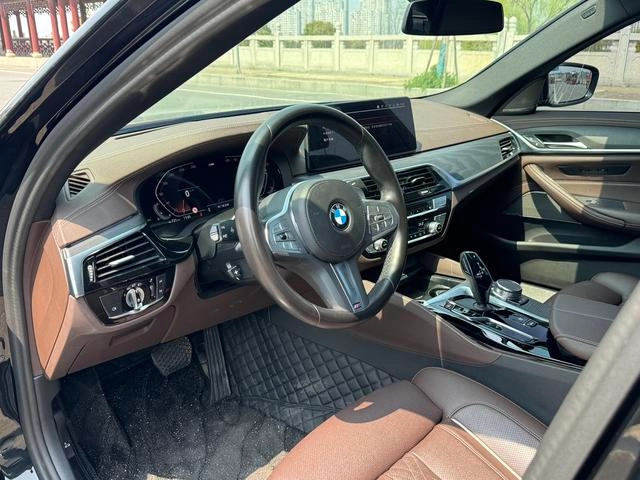 BMW 5 Series 2023 530Li Premium Class Luxury Set exterior photo 7