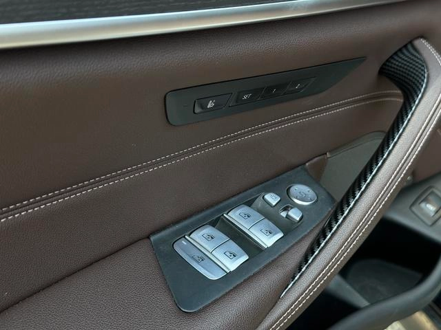 BMW 5 Series 2023 530Li Premium Class Luxury Set exterior photo 8
