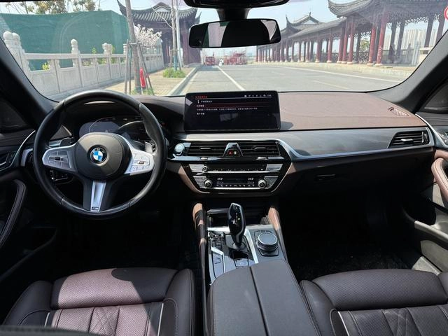 BMW 5 Series 2023 530Li Premium Class Luxury Set interior photo 10