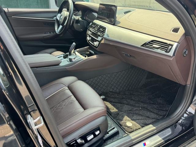 BMW 5 Series 2023 530Li Premium Class Luxury Set interior photo 14