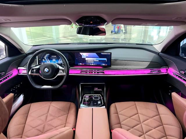 BMW 7 Series 2023 735Li Luxury Set interior photo 7