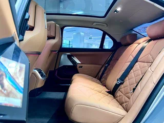 BMW 7 Series 2023 735Li Luxury Set interior photo 8