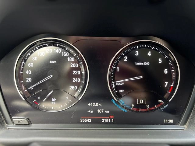 BMW 1 Series 2023 125i M Edición nocturna deportiva interior foto 14