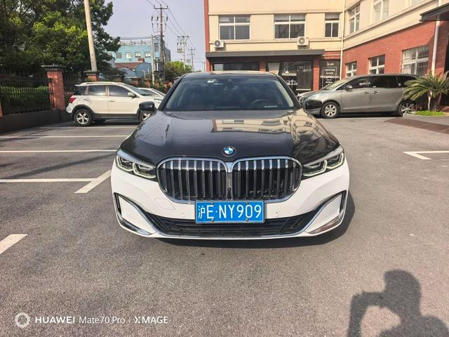 BMW 7 Series 2021 730Li Ensemble de luxe extérieur photo 2