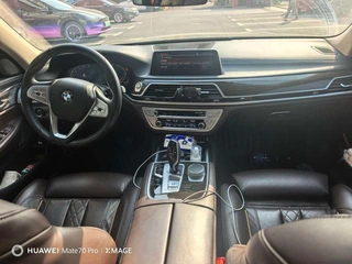 BMW 7 Series 2021 730Li Ensemble de luxe intérieur photo 10