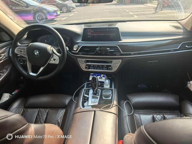 BMW 7 Series 2021 730Li Ensemble de luxe intérieur photo 10