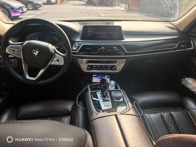 BMW 7 Series 2021 730Li Ensemble de luxe intérieur photo 12