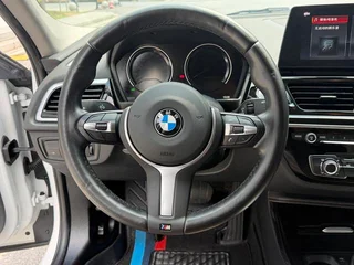 BMW 1 Series 2021 Reforma 120i M Edición nocturna deportiva interior foto 15