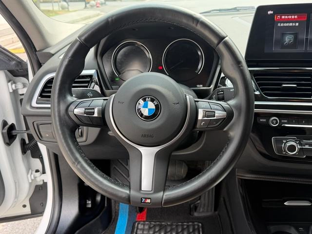 BMW 1 Series 2021 Reforma 120i M Edición nocturna deportiva interior foto 15