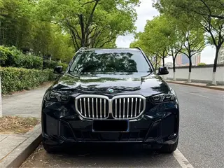 BMW X5 2023 xDrive30Li Premium Class M Sports Night Suit exterior photo 2